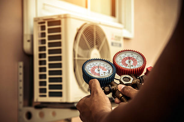 Professional Hvac technician working in East Chicago, IN